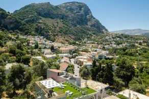 Stefanakos House - Image 5