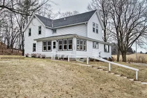 ¡NUEVO! Wisconsin River Valley Farmhouse w / Vistas! - Image 4