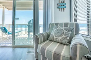 Condo familial en bord de mer avec installations incroyables, accès à la piscine et à la plage, kiosques de jardin et centre de loisirs avec gymnase, piscine intérieure / jacuzzi et salons. - Image 4