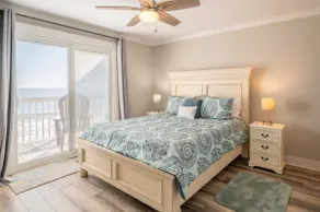 Familjevänlig oceanfront lägenhet med fantastiska bekvämligheter, pool och strand tillgång, utomhus gazebos och rekreationscenter med gym inomhuspool / jacuzzi och lounge områden. - Image 2