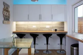Stunning 4br House for 10 Near Beach & Town - Image 4