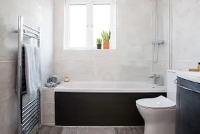 Stunning 4br House for 10 Near Beach & Town - Image 3