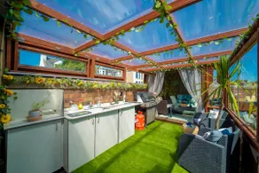 Stunning Central Villa by Golf Course & Beach - Image 3