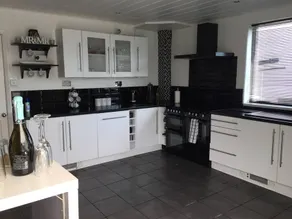 Sunnyside - Large Seaside Home with views and Hot Tub - Image 4