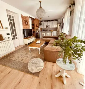 Bright and romantic loft apartment in Chamberí - Image 3