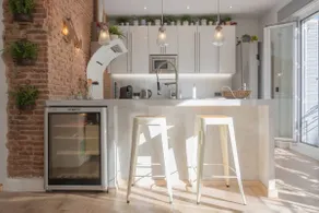Bright and romantic loft apartment in Chamberí - Image 4