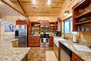 “The Buckeye” Secluded Log Cabin/Fireplace/Hottub - Image 5