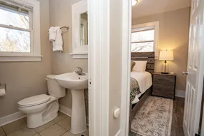 Cozy Carriage House - Walk to UNC + Free Bikes - Image 3