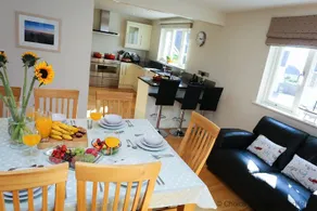 Croyde Ocean Breeze 5 Bedrooms - Image 2