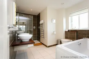 Croyde Ocean Breeze 5 Bedrooms - Image 4