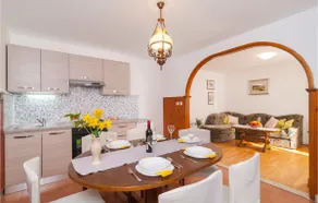 3 Bedroom Lovely Home In Pucisca - Image 2
