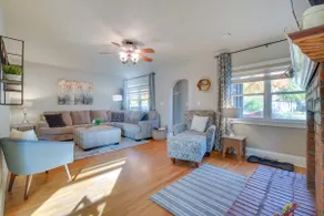 Charming Getaway, Walk to Windsor Lake & Downtown! - Image 2