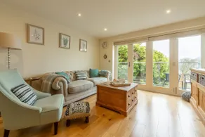 6 Sandy Lane - Image 2
