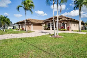 Spacious Oasis w/ Lagoon Pool & Spa in Cape Coral! - Image 2