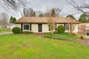 NEU! Gemütliches Haus mit Hof <1 Mi nach Downtown Matthews! - Image 2