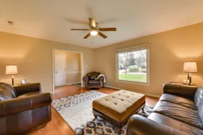 NEU! Gemütliches Haus mit Hof <1 Mi nach Downtown Matthews! - Image 3