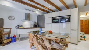 Boutique townhouse, modern, pool, WiFi - Image 3