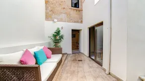 Boutique townhouse, modern, pool, WiFi - Image 4