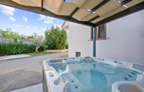 Pet friendly home in Tinj - Image 2