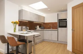 Bright 2 Bed Flat in the heart of Old Town Swindon - Image 3