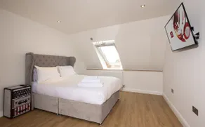 Bright 2 Bed Flat in the heart of Old Town Swindon - Image 5