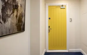 Bright 2 Bed Flat in the heart of Old Town Swindon - Image 2
