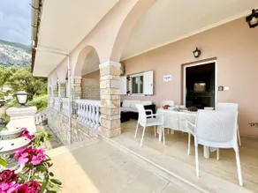 Vasilis Nissaki Luxury Holiday Home - Image 2