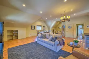 Luxe 'Green Barn' Near Skiing w/ Mt Equinox Views! - Image 5
