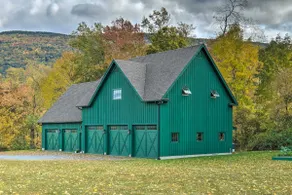 Luxe 'Green Barn' Near Skiing w/ Mt Equinox Views! - Image 3