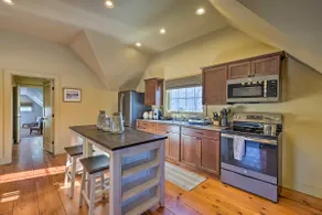 Luxe 'Green Barn' Near Skiing w/ Mt Equinox Views! - Image 2