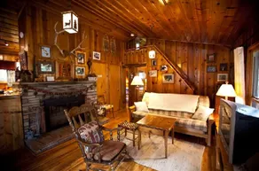 Montgomery's Cozy Forest Retreat - Image 4