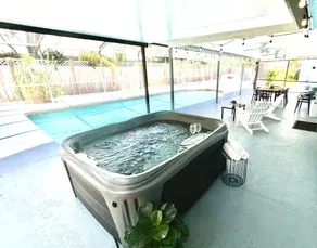 Summer Special! !Only 4 miles to AMI! Huge Pool! NEW Hot Tub! - Image 4