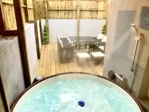 Luxury-House-Hot-Tub - Image 2