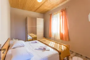 Two-room house in Dobropoljana - Image 5