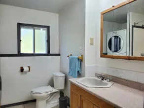 Family and pet friendly suite 5 minute walk to the lake - Image 4