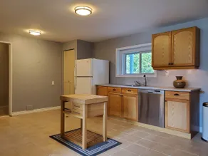 Family and pet friendly suite 5 minute walk to the lake - Image 3