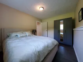 Family and pet friendly suite 5 minute walk to the lake - Image 5