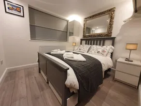 Luton Town Centre Executive Apartment - Image 5
