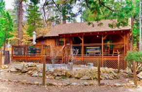 Tuckett Inn: Charming Style Cottage Sleeps Up 4 Gu - Image 2