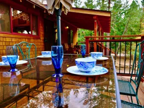 Tuckett Inn: Charming Style Cottage Sleeps Up 4 Gu - Image 3