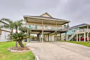 Pool, Marina & More! Family Home in Terramar Beach - Image 2