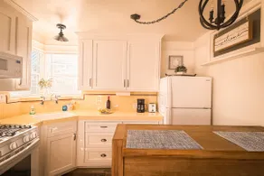 Charming Courtyard Cottage - Image 4