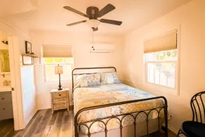 Charming Courtyard Cottage - Image 5