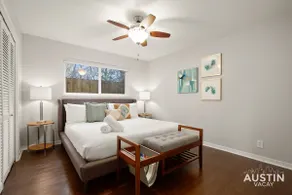 Retro Chic - Old Austin Charm W/ Updated Features! - Image 3