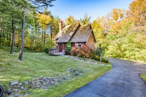 Yogi's Hideaway - Cozy Ski Cabin With-in walking distance to Sunday River Ski Resort! - Image 2