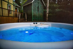 3 BR/3.5 BA w/ Hot Tub & 12 min drive to Ash Cave - Image 3