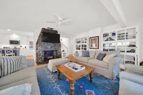 Larry's Lakefront Sleeps 14 with a Private Beach! - Image 3