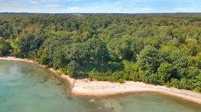 Larry's Lakefront Sleeps 14 with a Private Beach! - Image 2