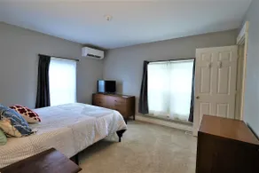 Charming Remodeled Colonial - Walk to Everything - Image 3