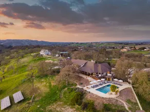 Cathedral by AvantStay | Estate w/ Sauna & Views - Image 2